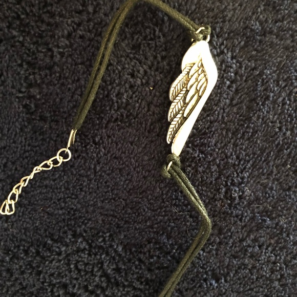 Bracelets - Picture 3 of 7